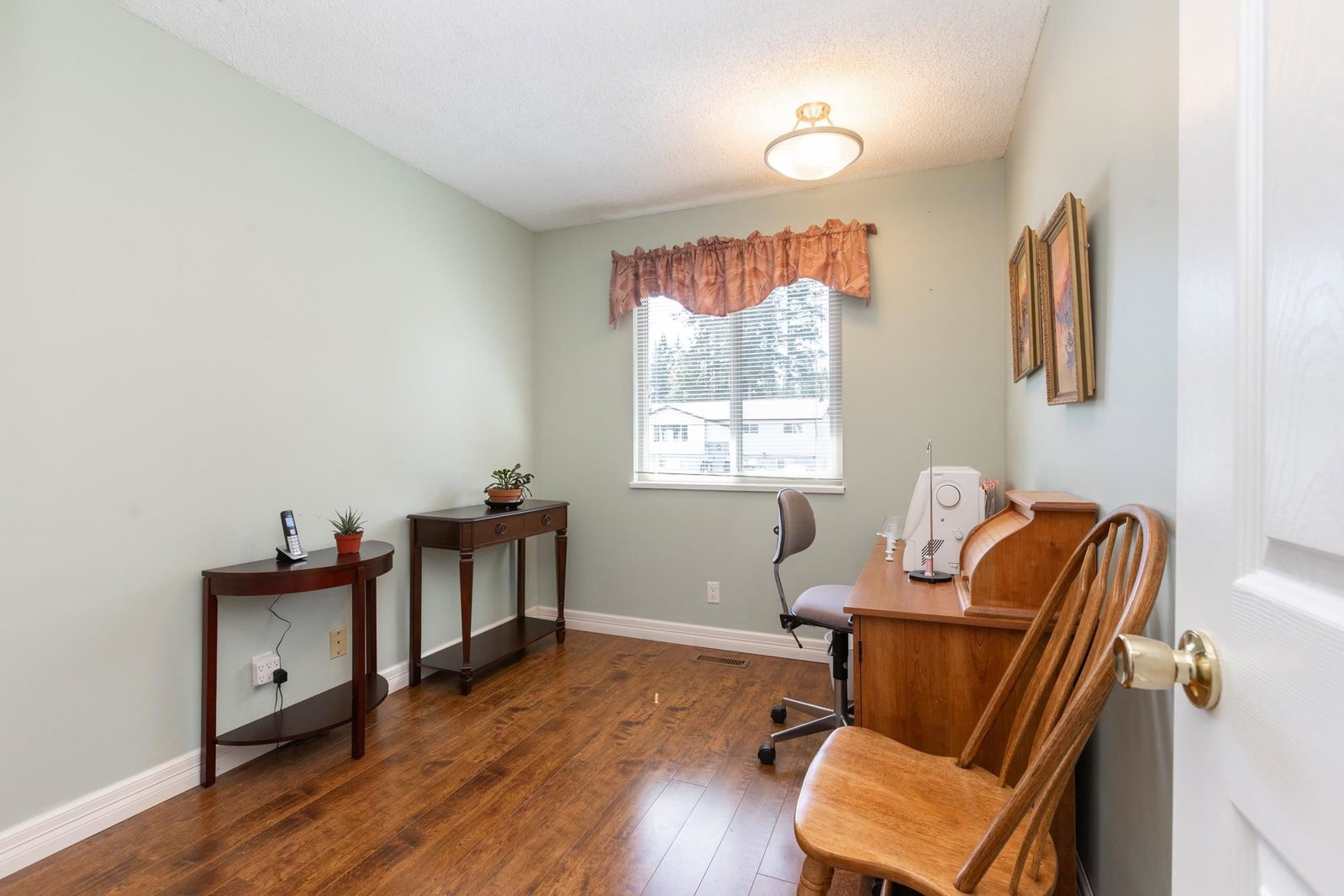 Listing Image 12