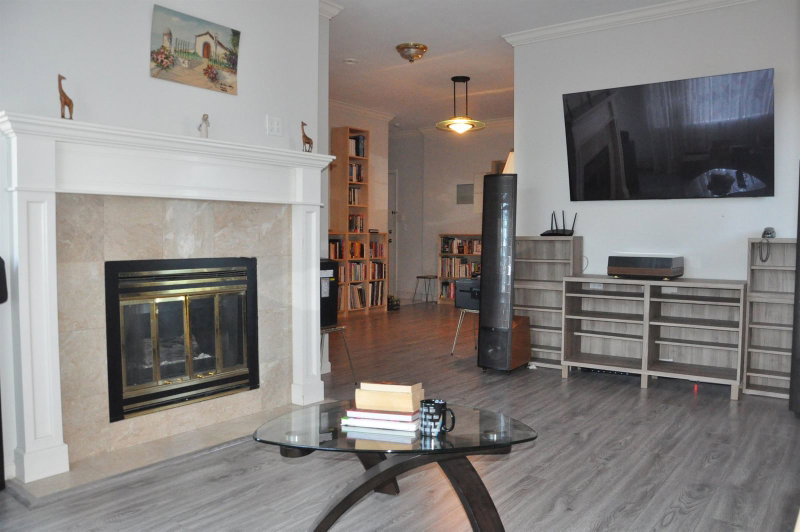 209 - 6688 Burlington Avenue