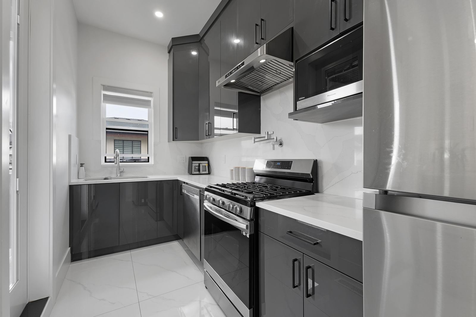 Listing Image 13