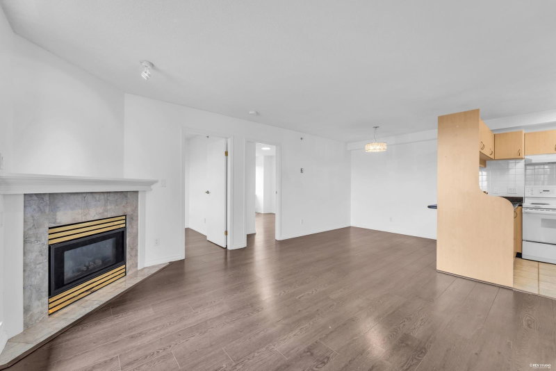 1106 - 6611 Cooney Road