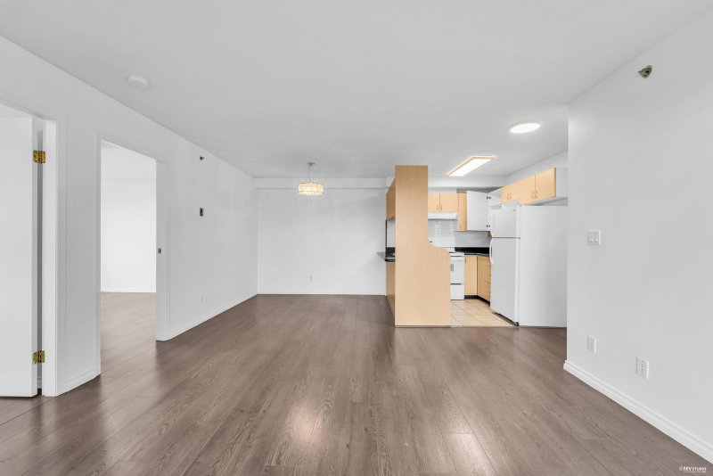 1106 - 6611 Cooney Road