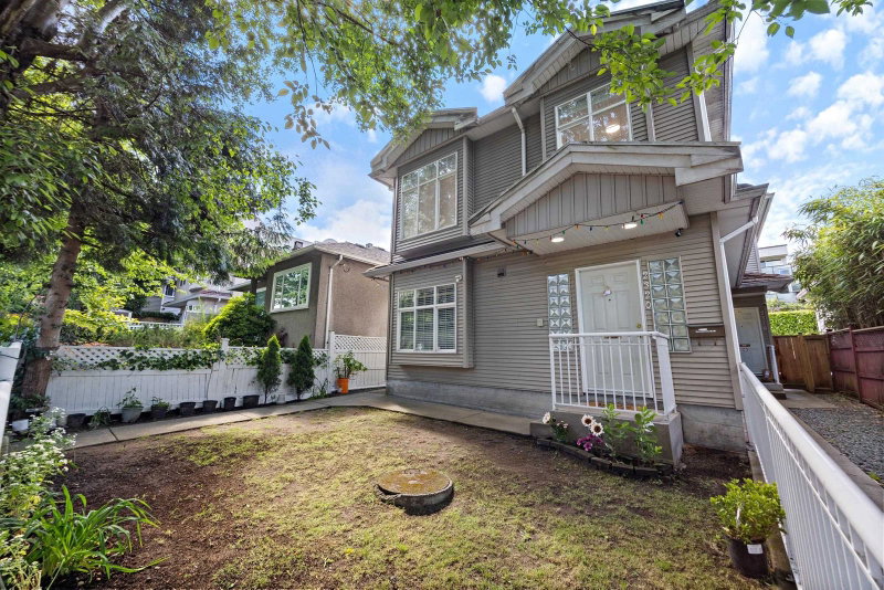 2320 Dundas Street