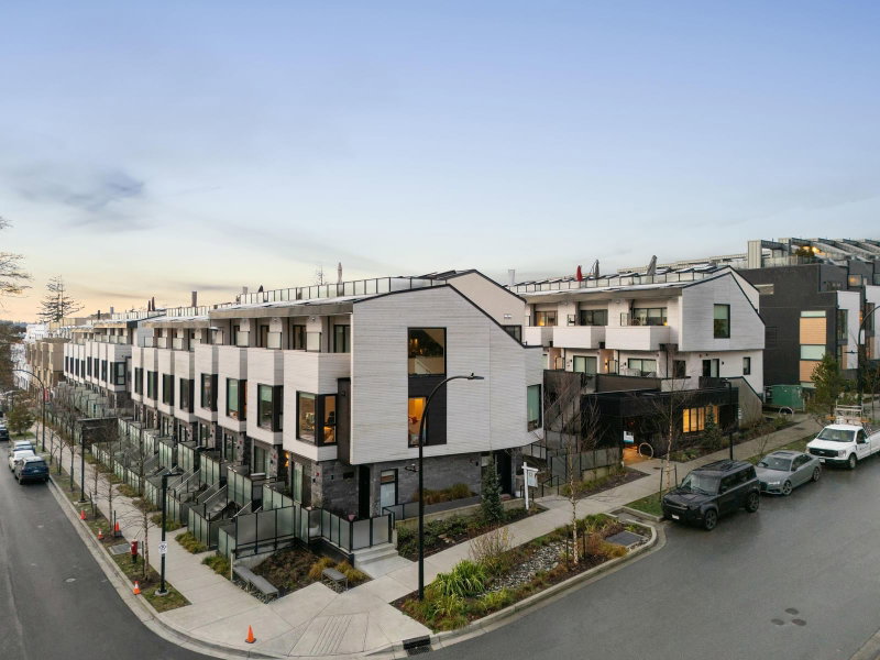 122 - 650 2nd Street E