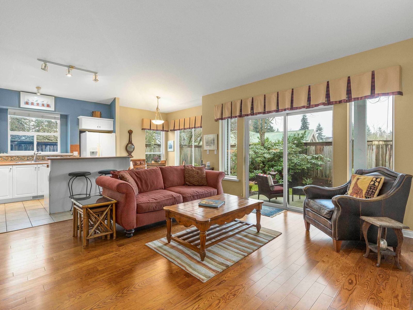 Listing Image 12