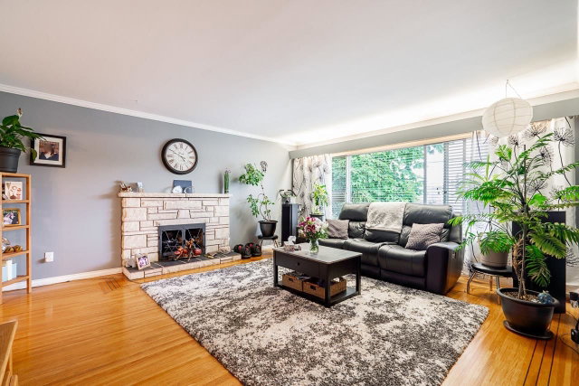12528 Pinewood Crescent