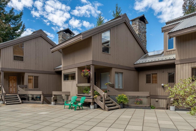 205 - 6117 Eagle Drive