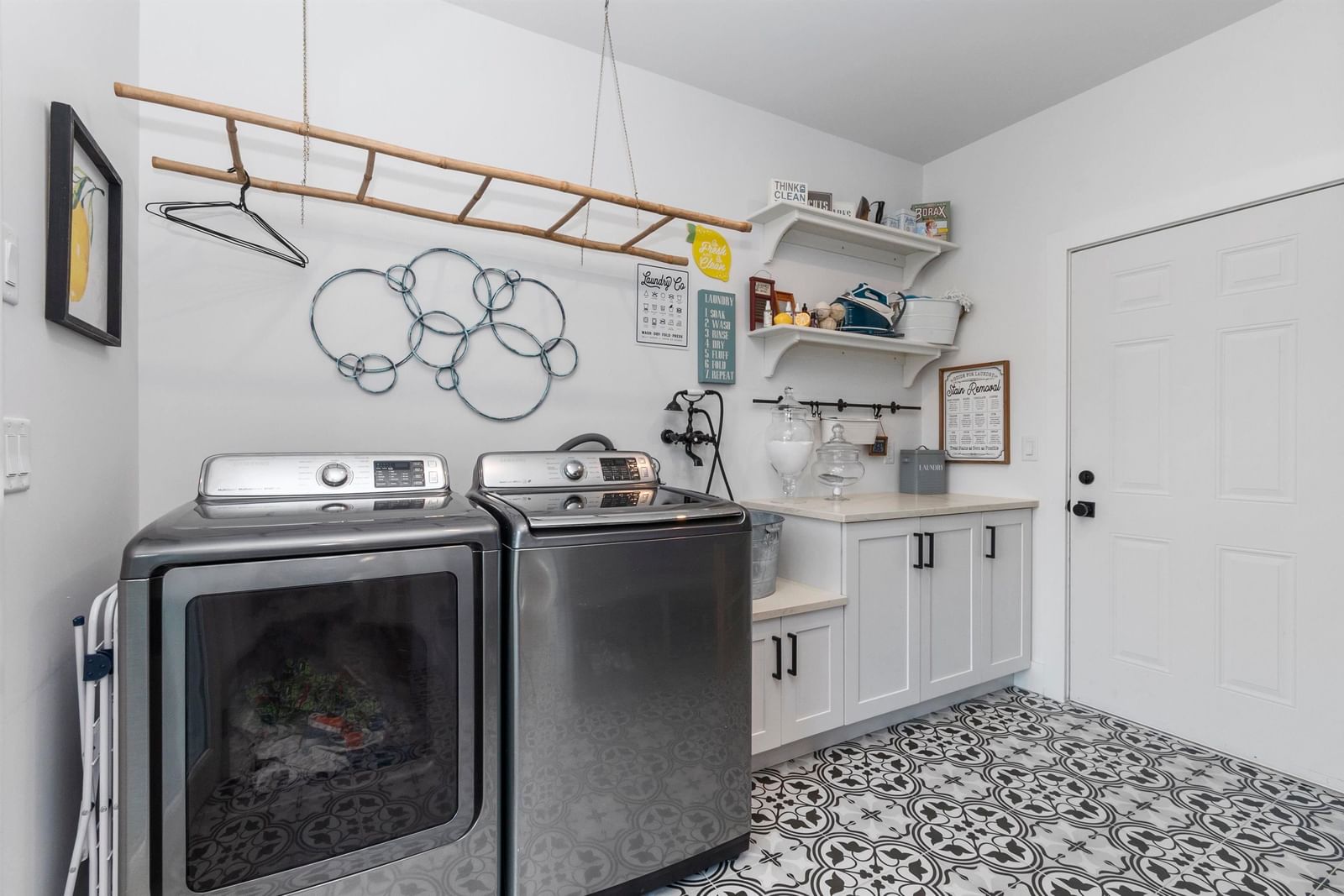 Listing Image 14