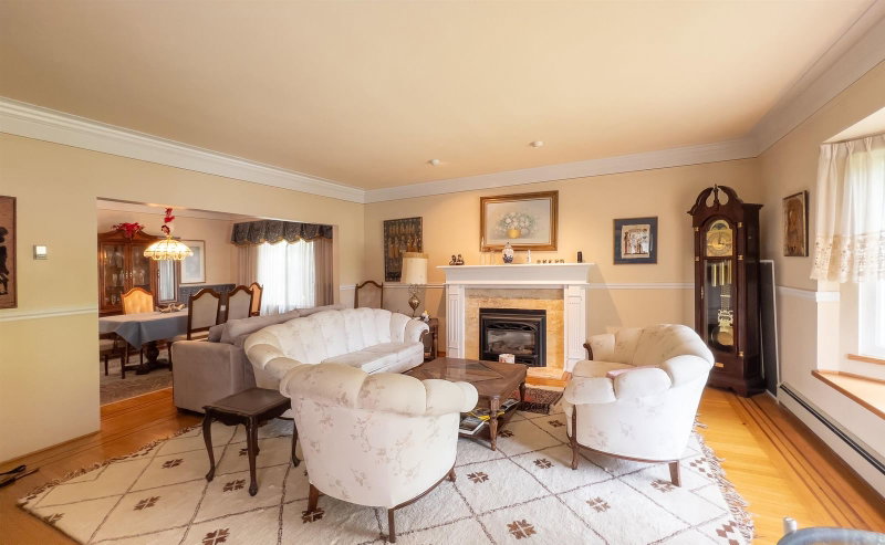 1180 Devonshire Crescent