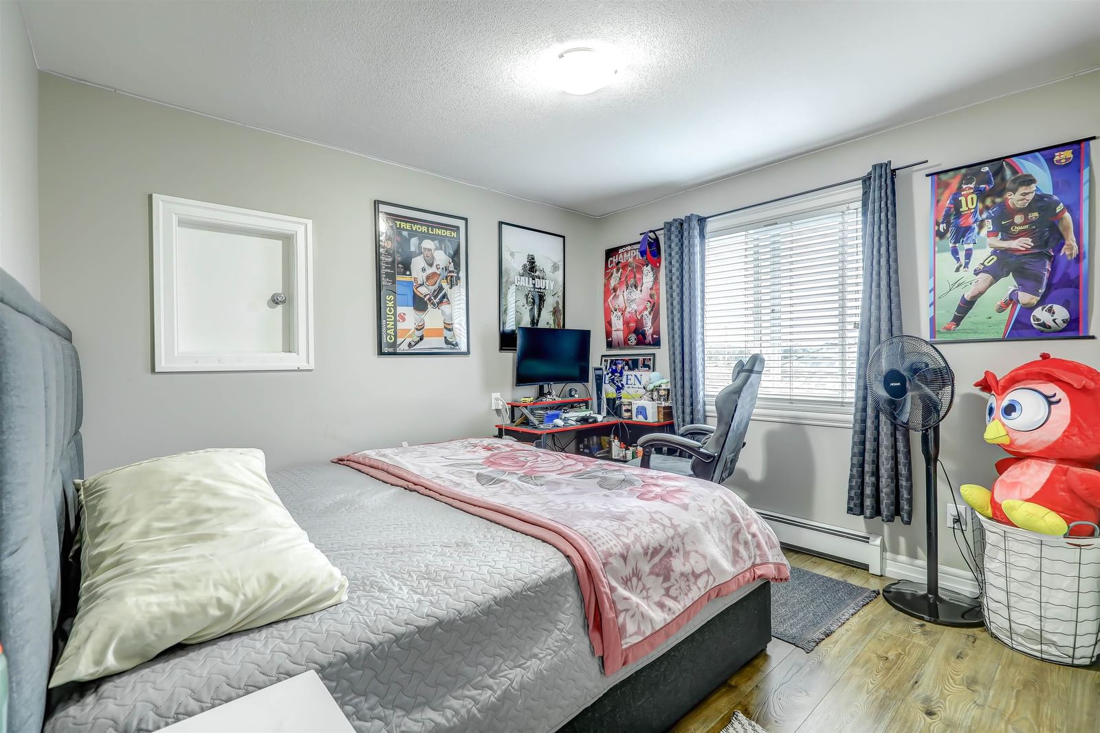 Listing Image 8