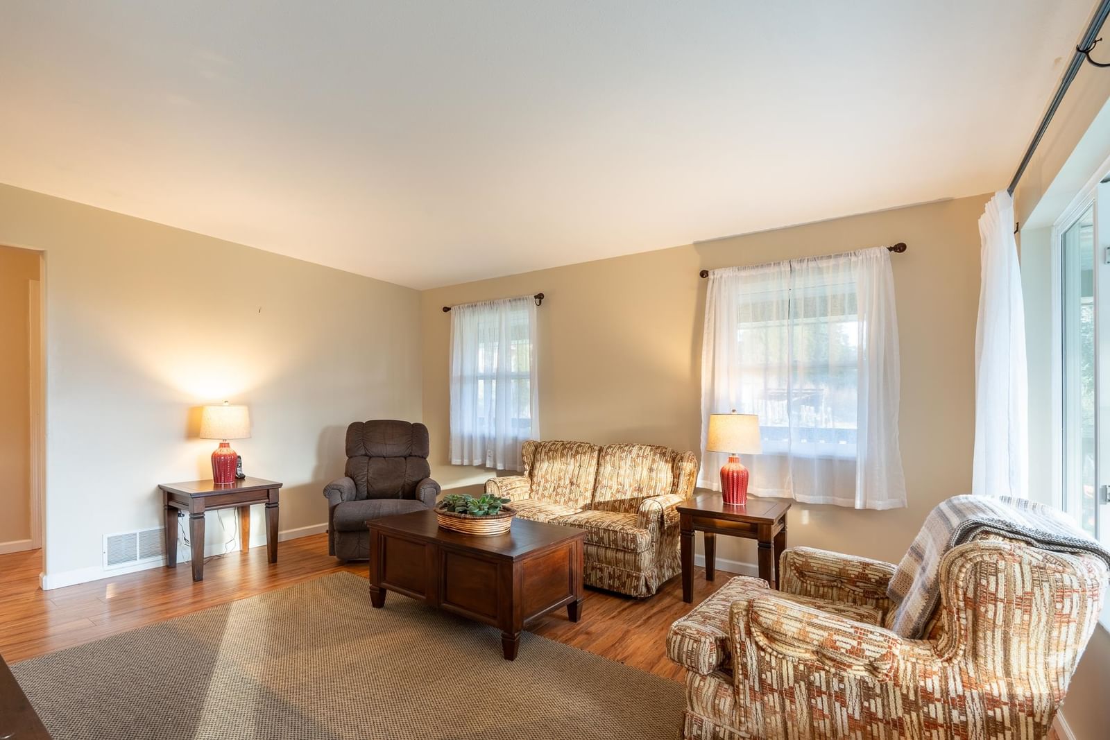 Listing Image 16