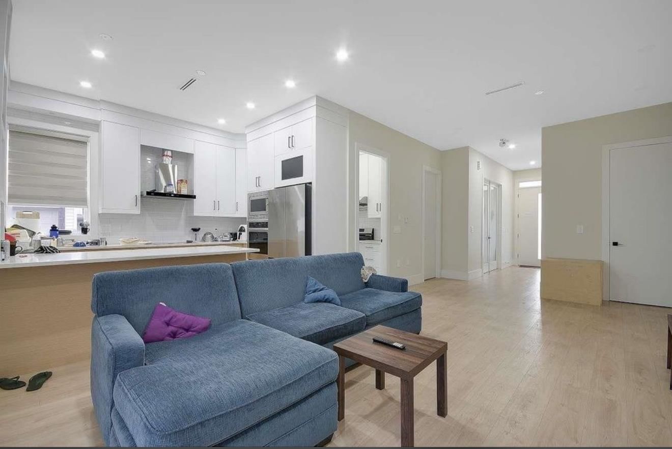 Listing Image 8