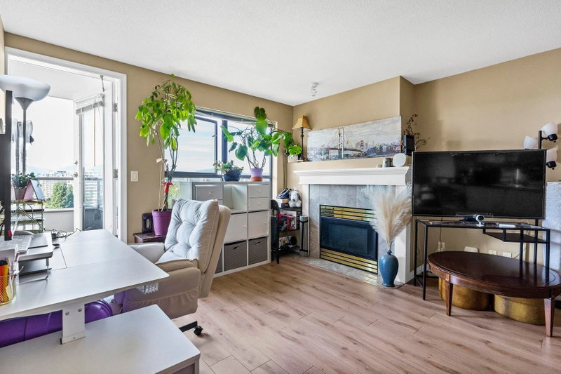 1303 - 6611 Cooney Road