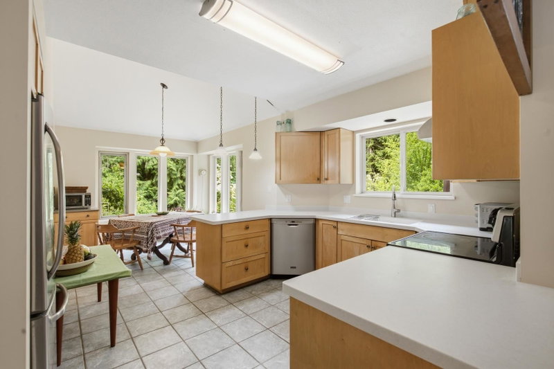 1287 Roberts Creek Road