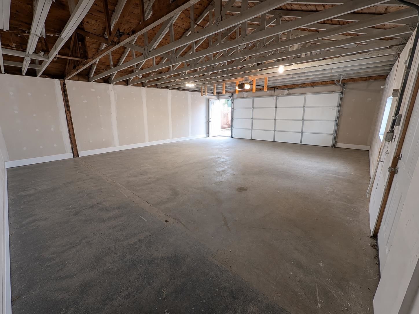 Listing Image 32