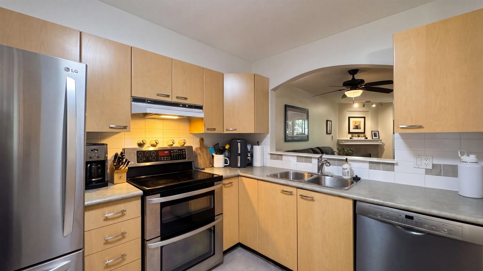Listing Image 11