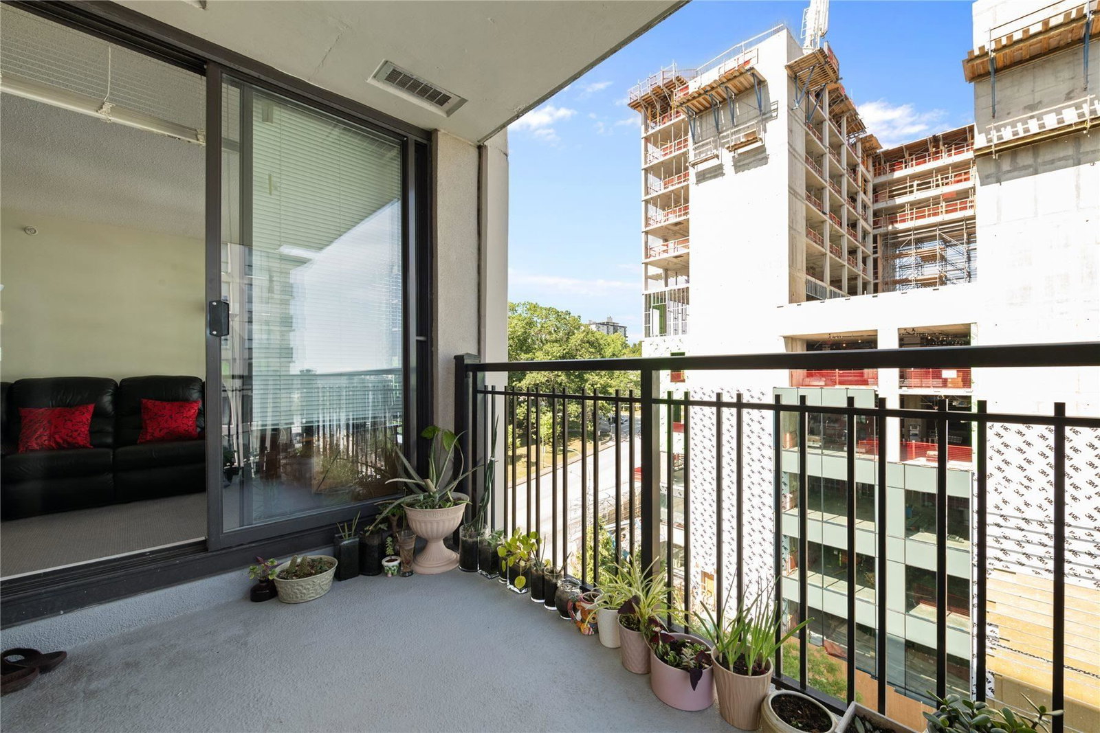 Listing Image 10