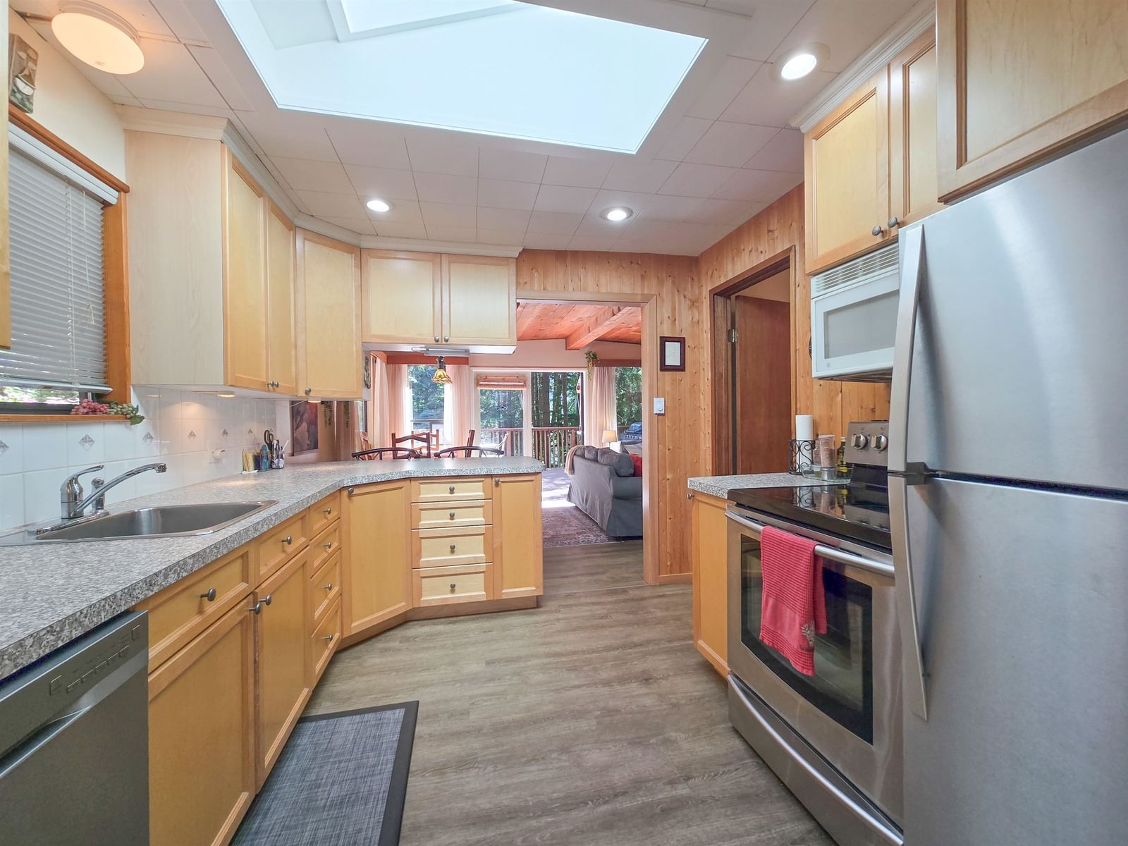 Listing Image 8