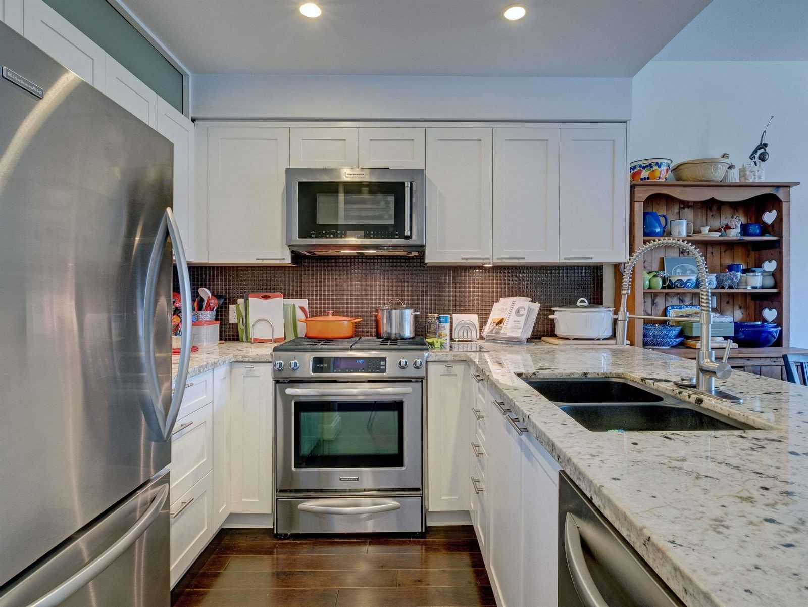 Listing Image 5