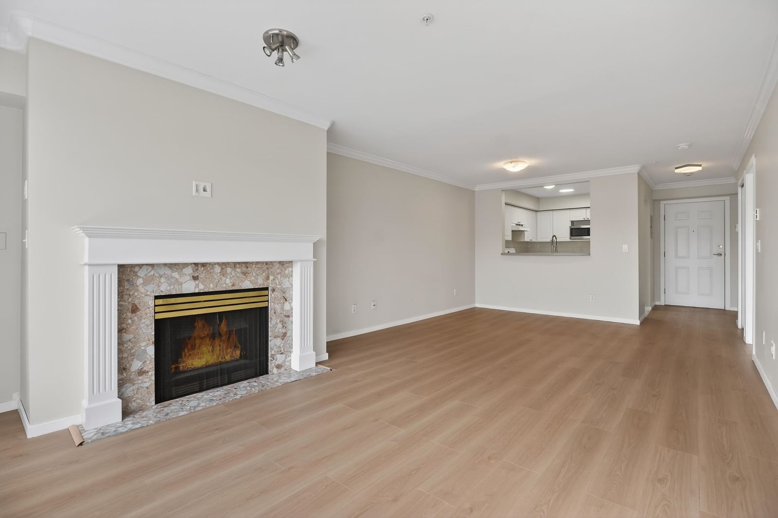 Listing Image 20