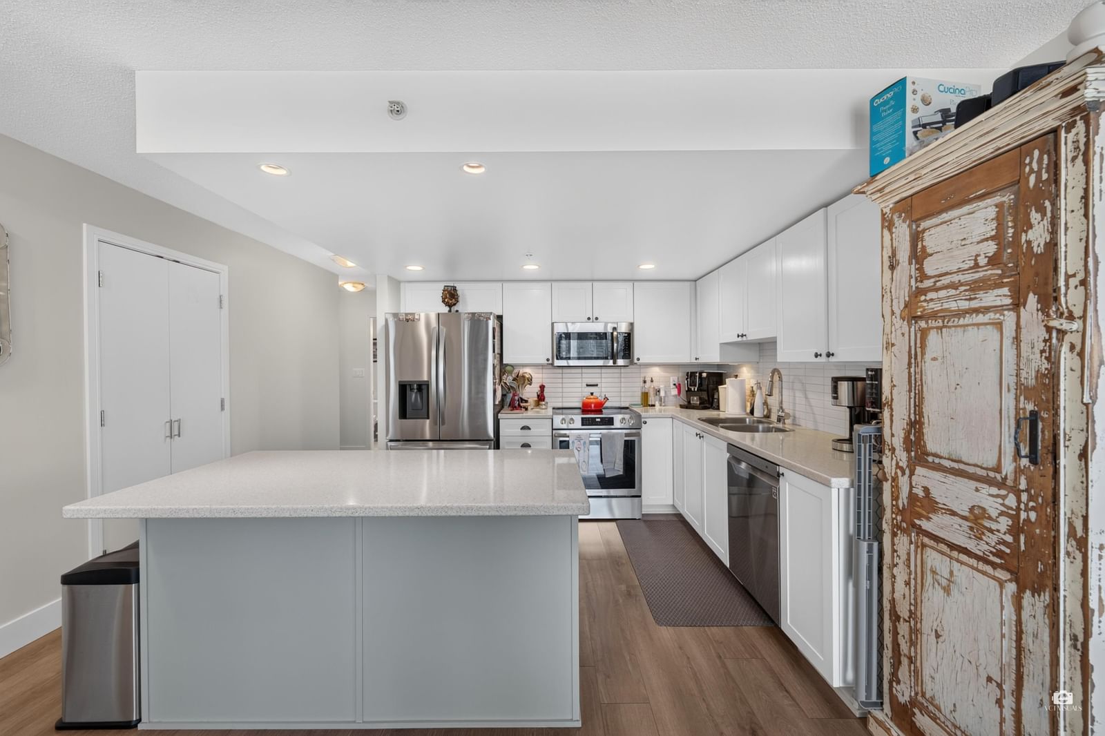Listing Image 10