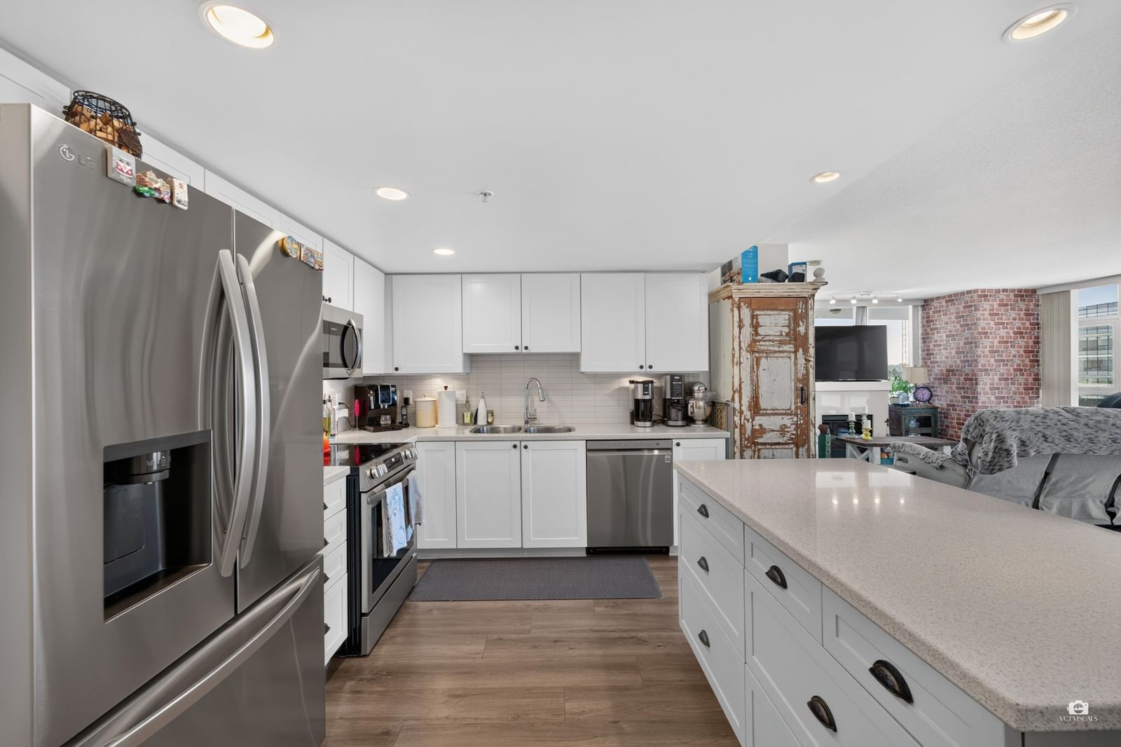 Listing Image 11