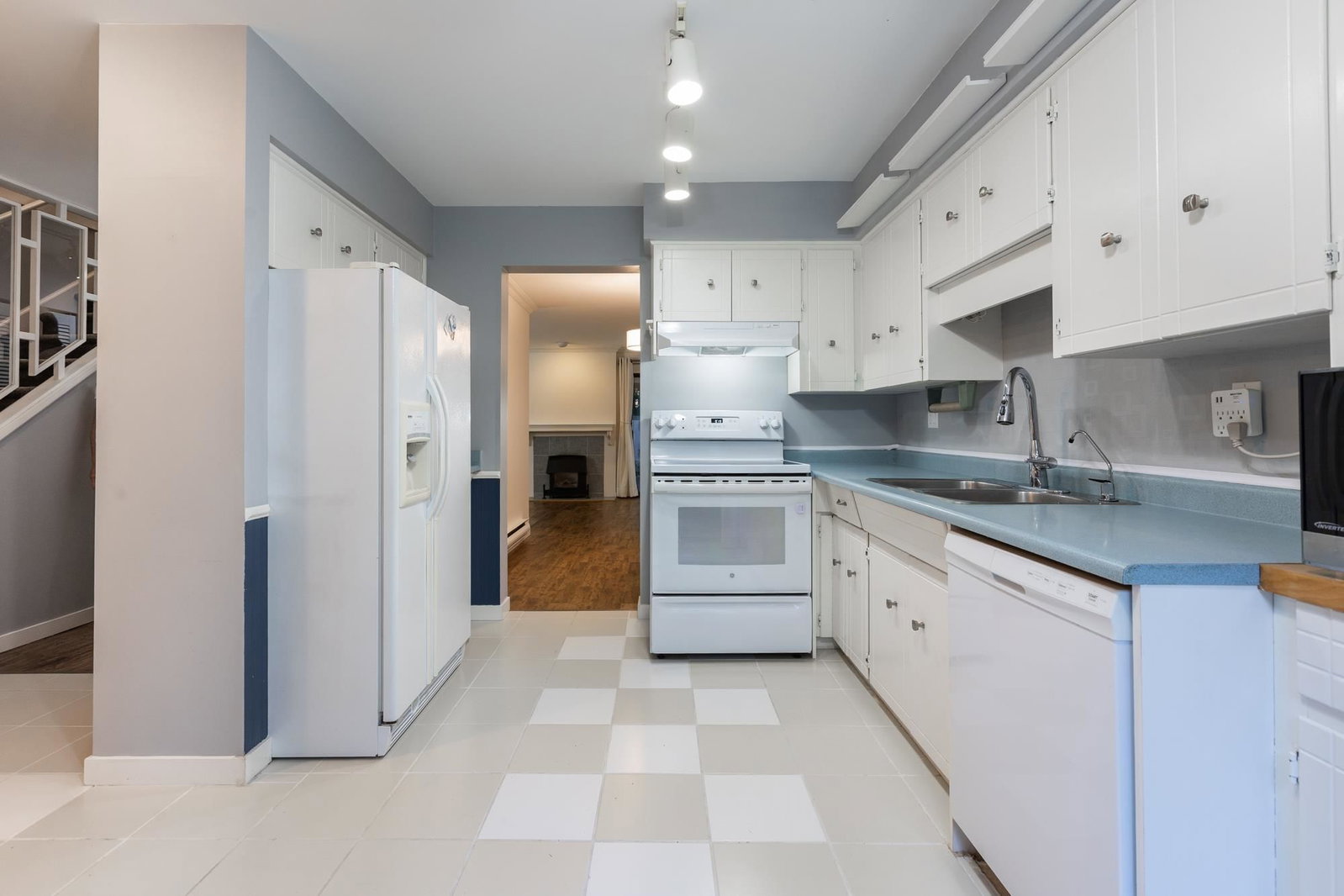 Listing Image 8