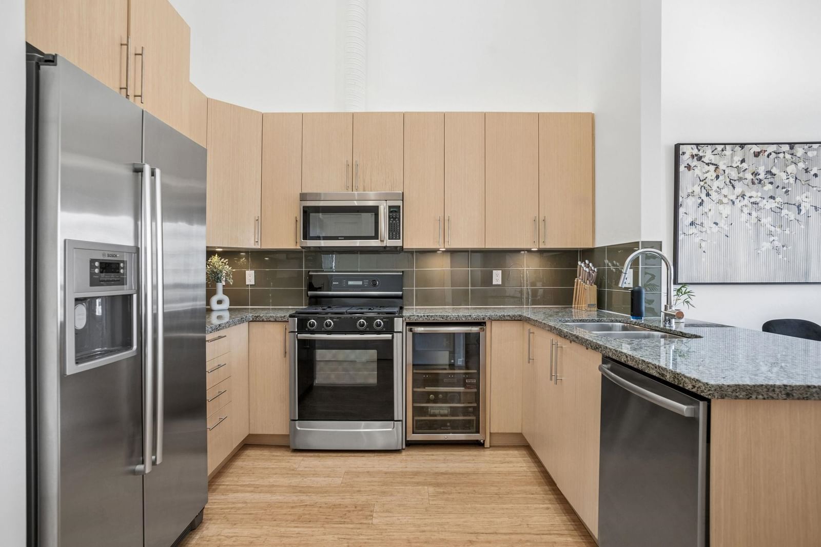 Listing Image 19