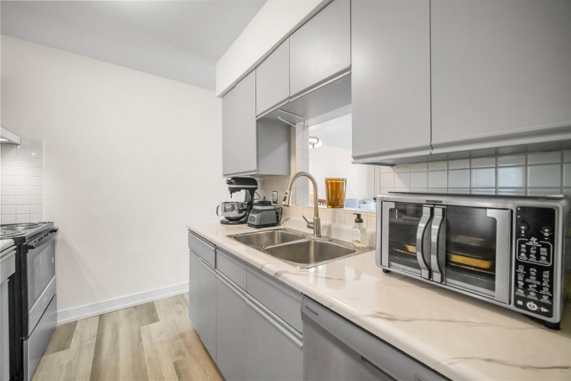 328 - 22661 Lougheed Highway