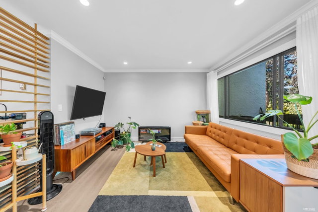 7 - 7321 Montecito Drive