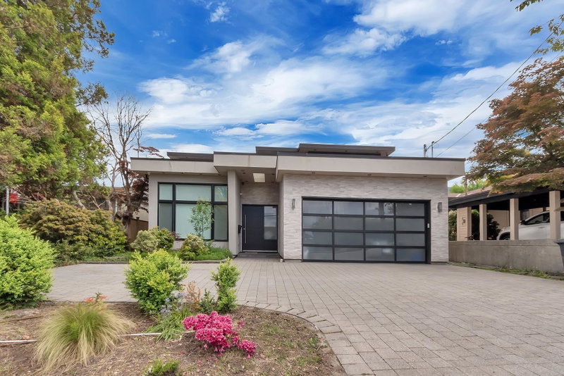 440 Queens Road W