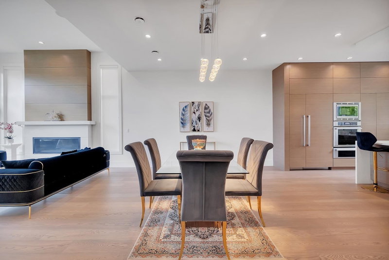 440 Queens Road W
