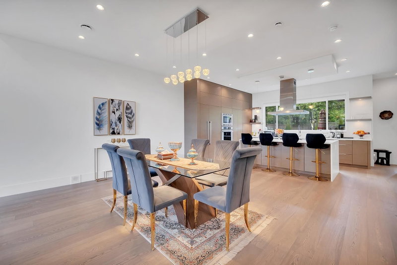 440 Queens Road W