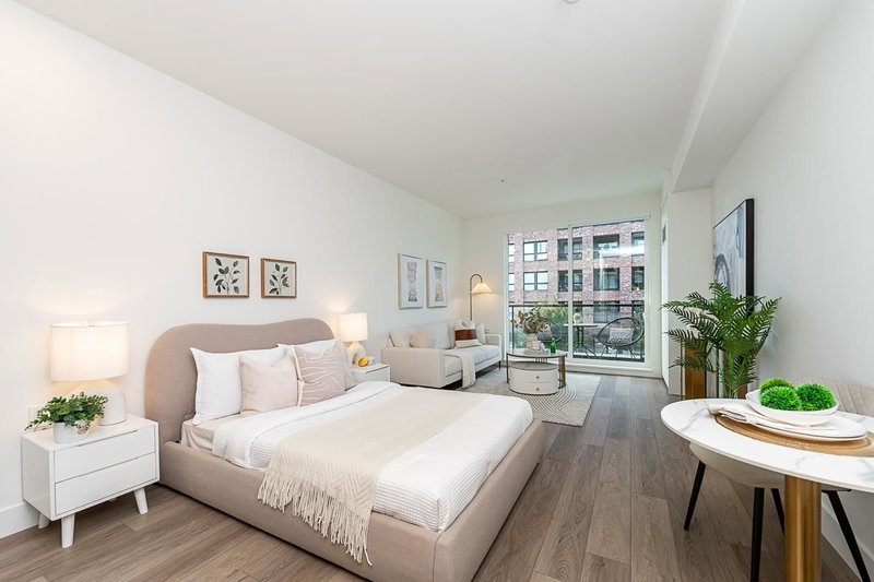 203 - 422 Lakewood Drive
