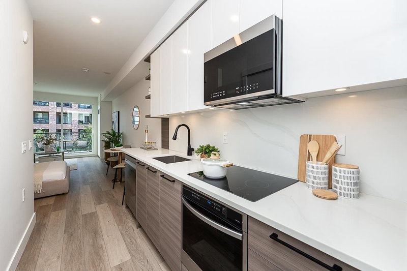 203 - 422 Lakewood Drive