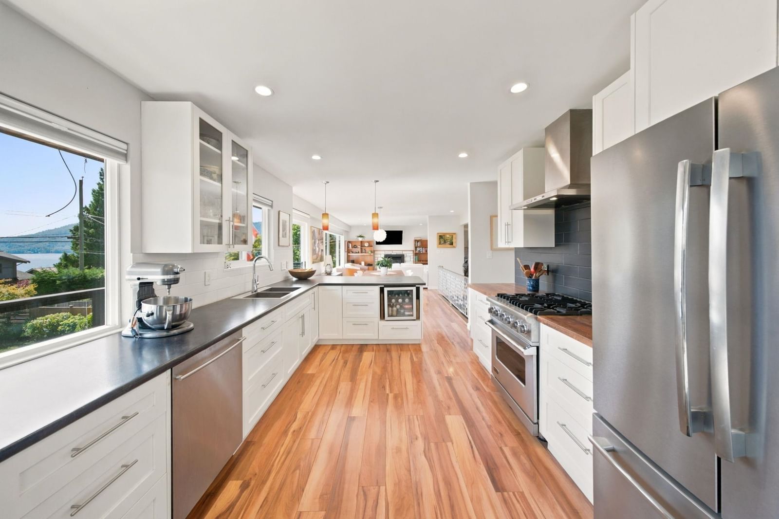 Listing Image 9