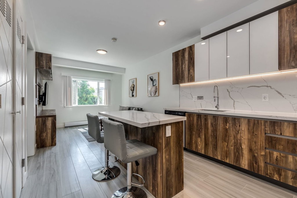207 - 1168 Pendrell Street 3