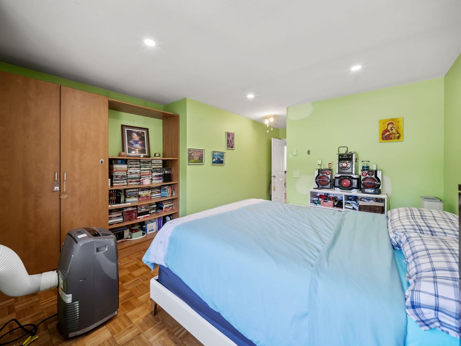 Listing Image 15