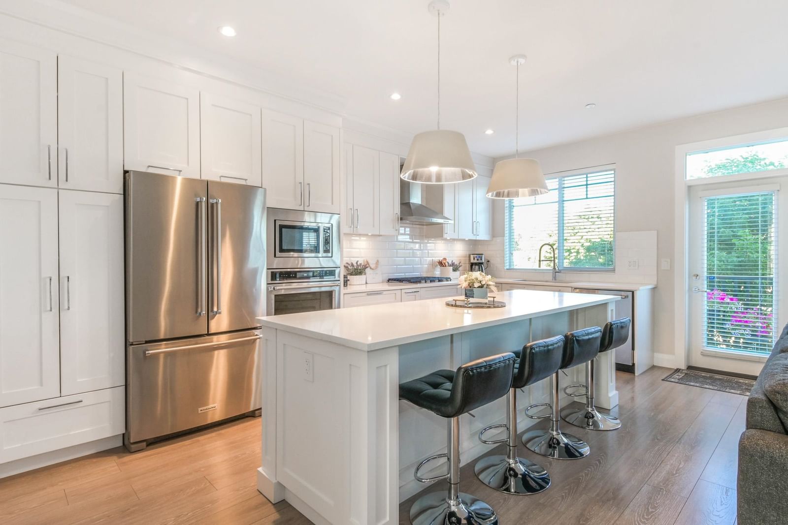Listing Image 11