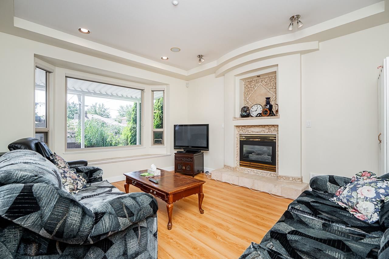Listing Image 11