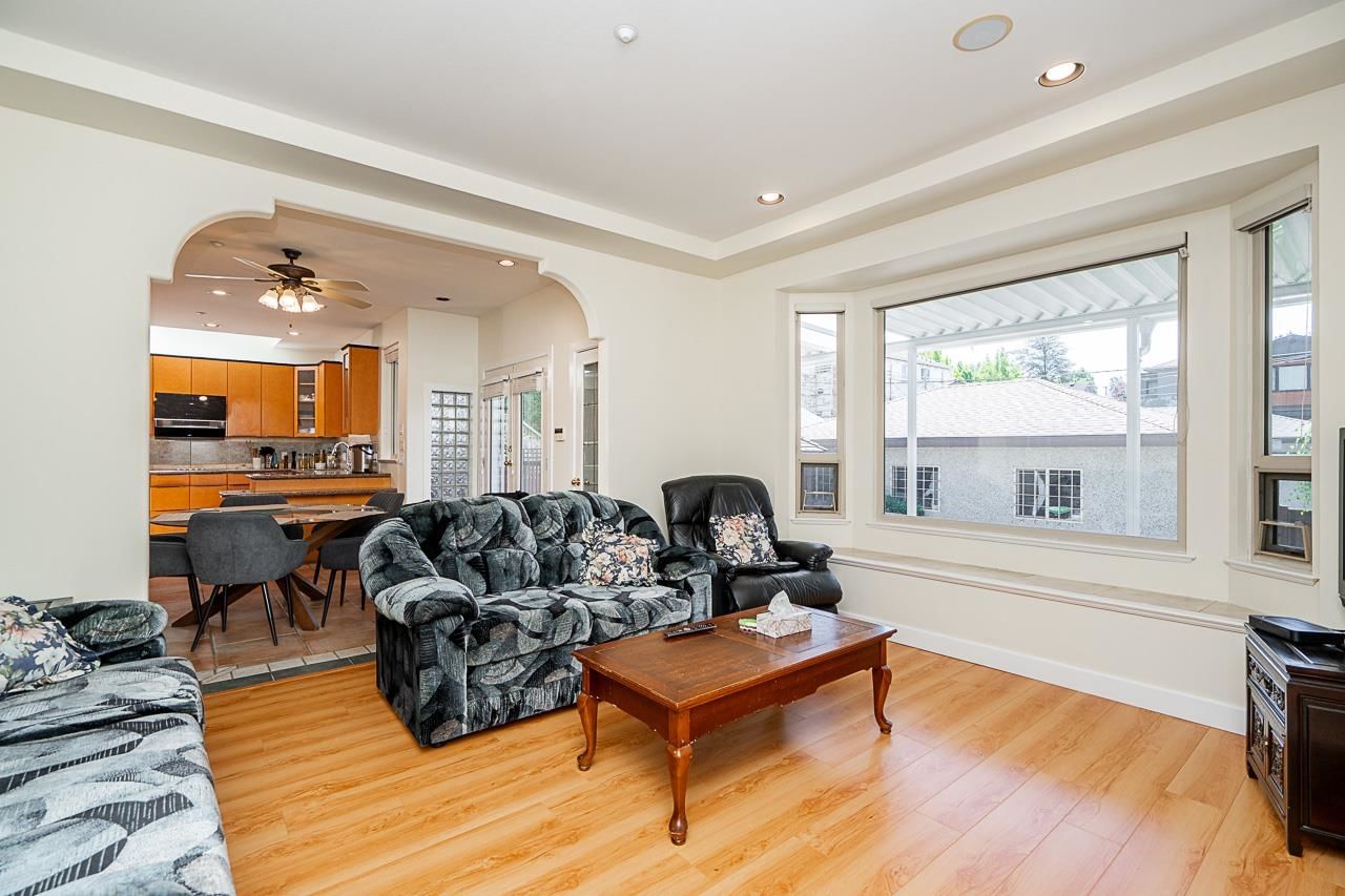 Listing Image 12