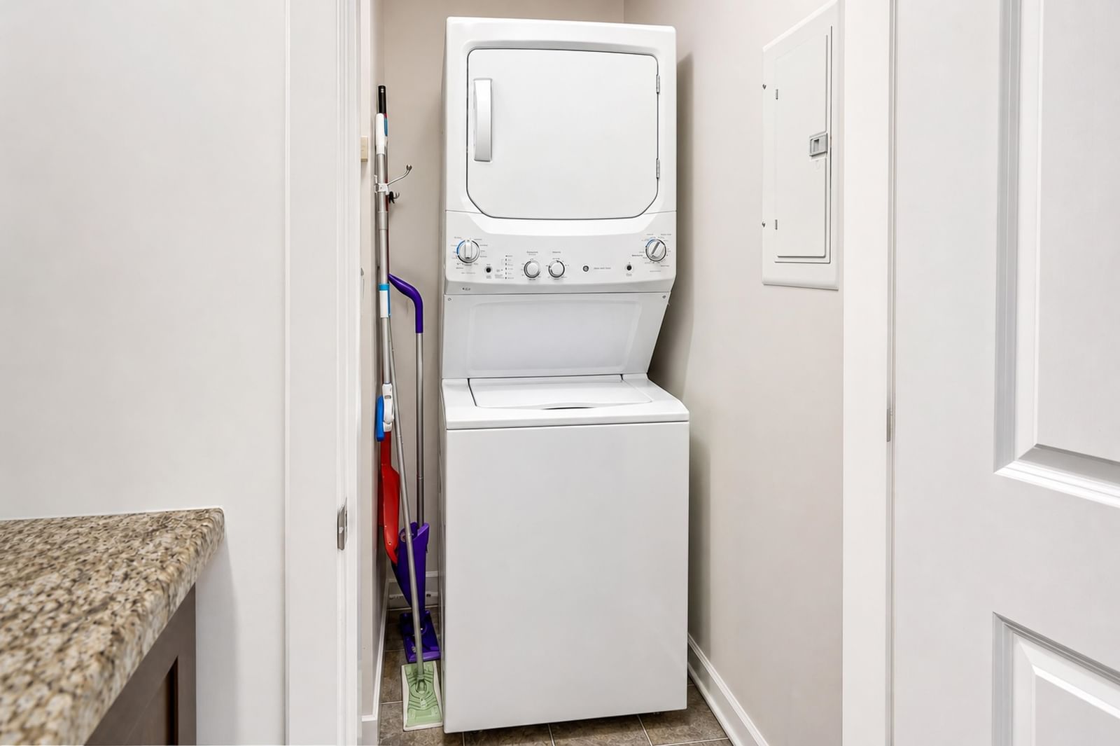 Listing Image 17