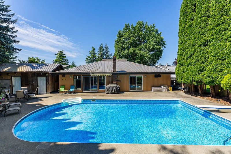 3762 Nanaimo Crescent