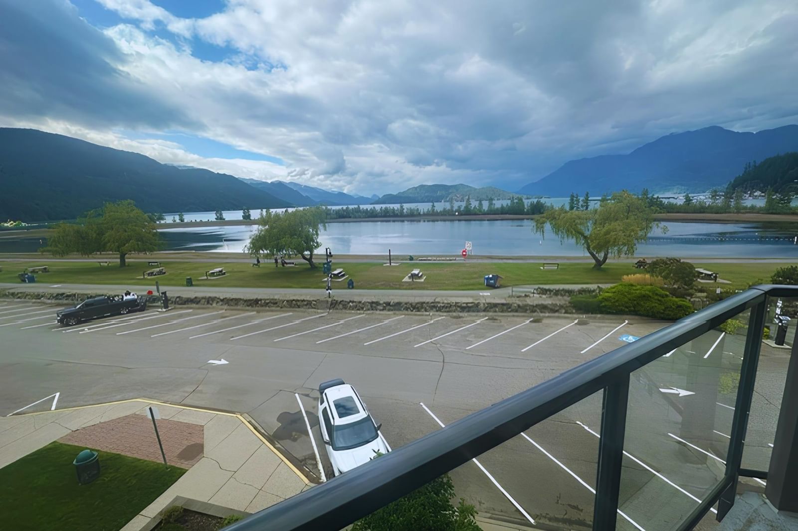Listing Image 12
