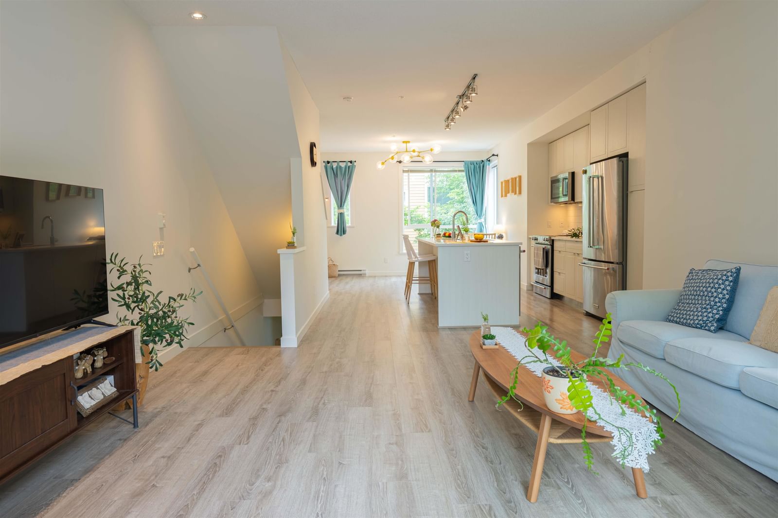 Listing Image 5