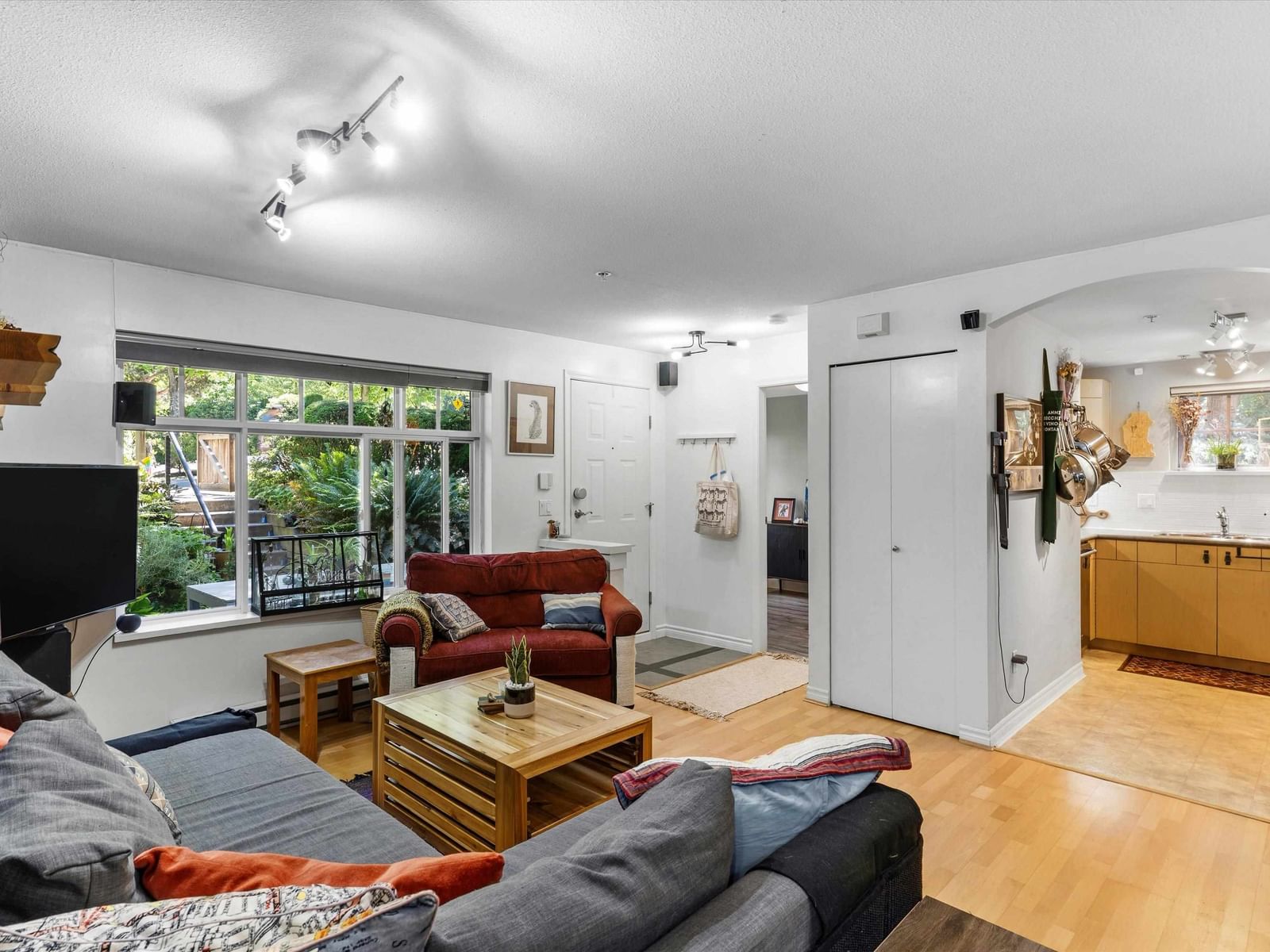 Listing Image 10