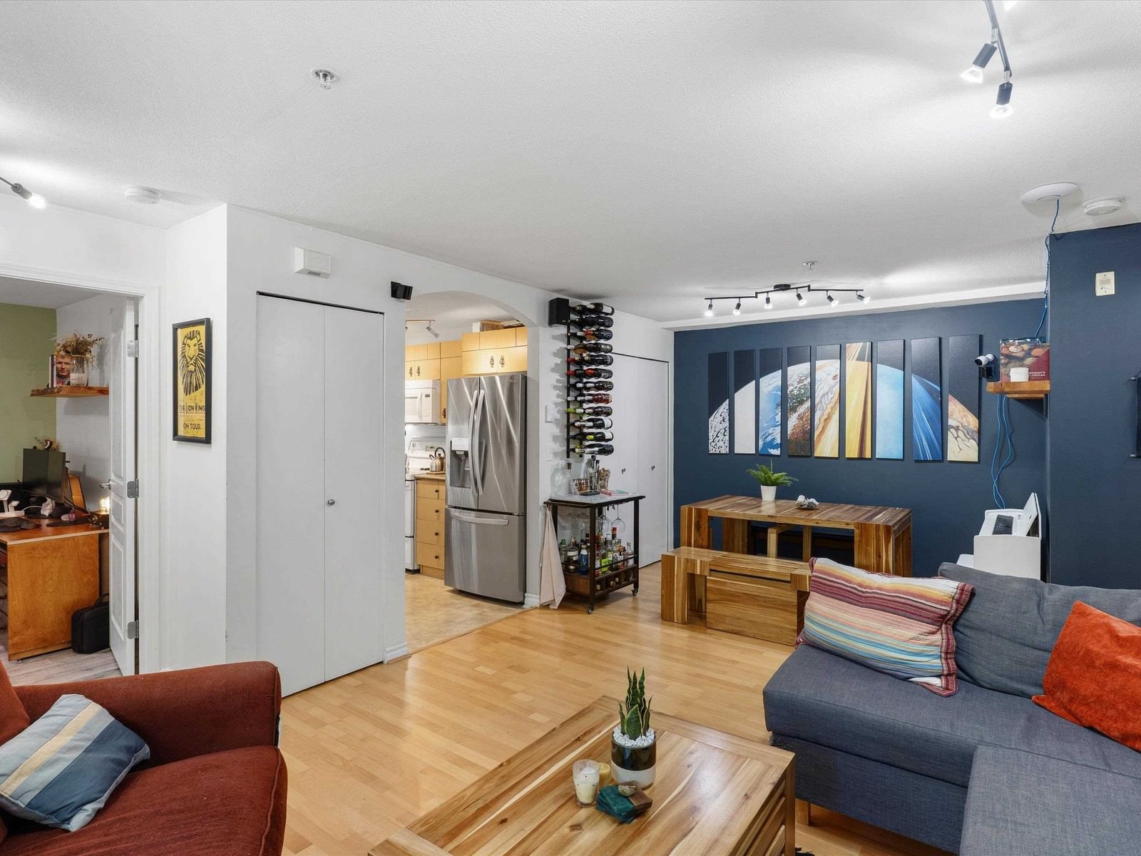 Listing Image 11