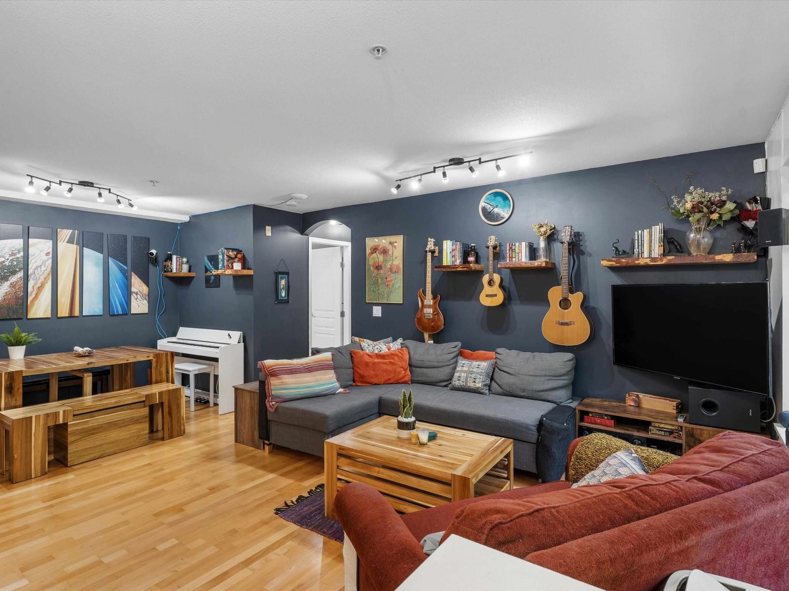Listing Image 6