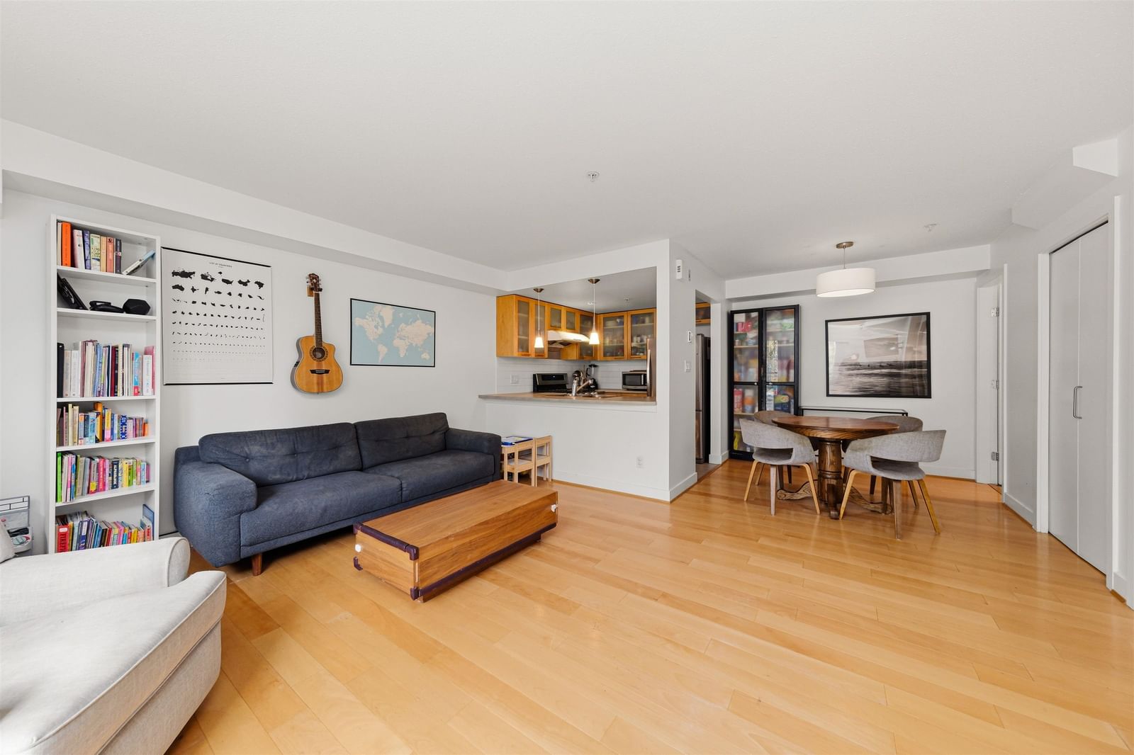 Listing Image 6