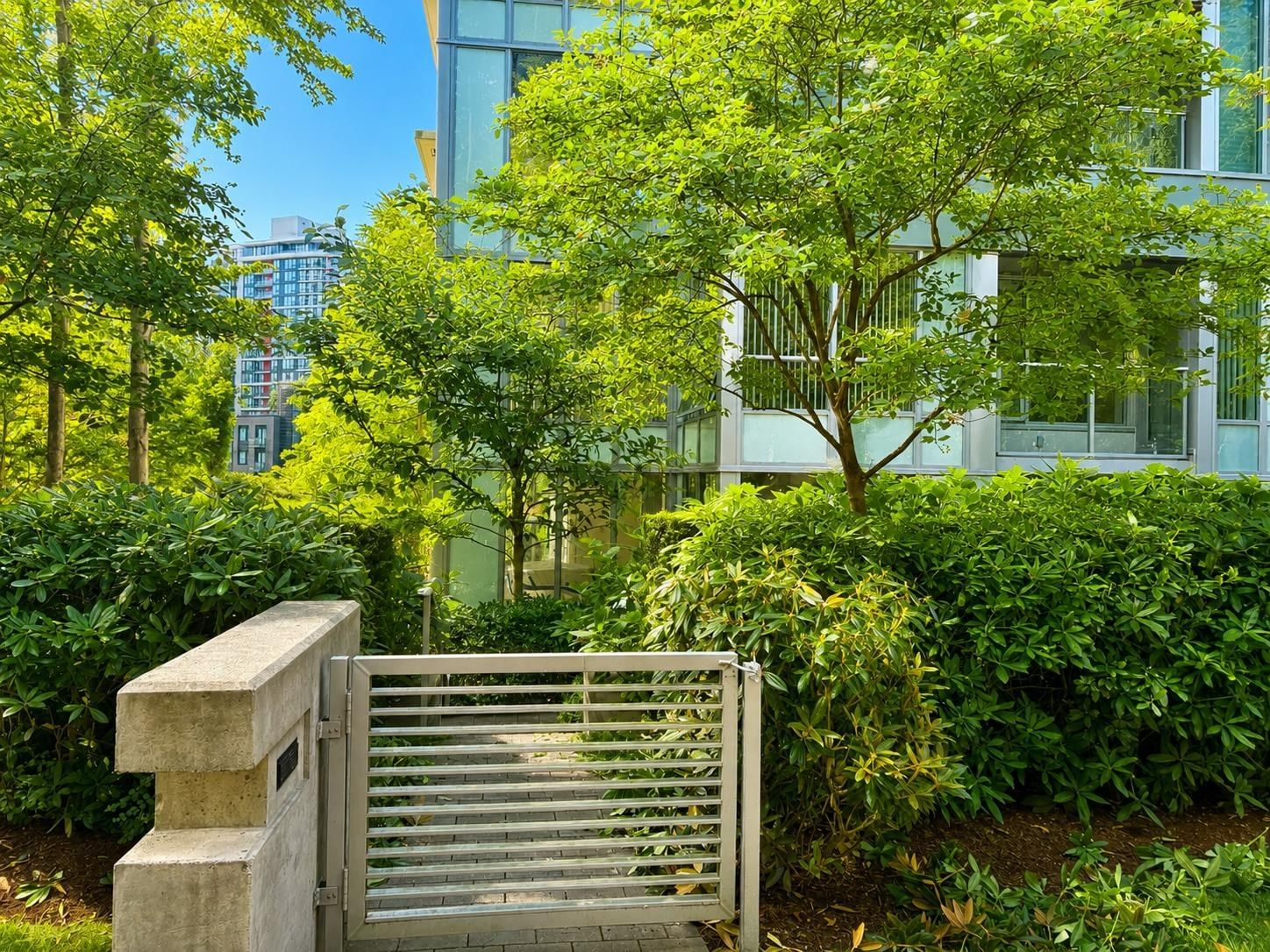 Listing Image 11
