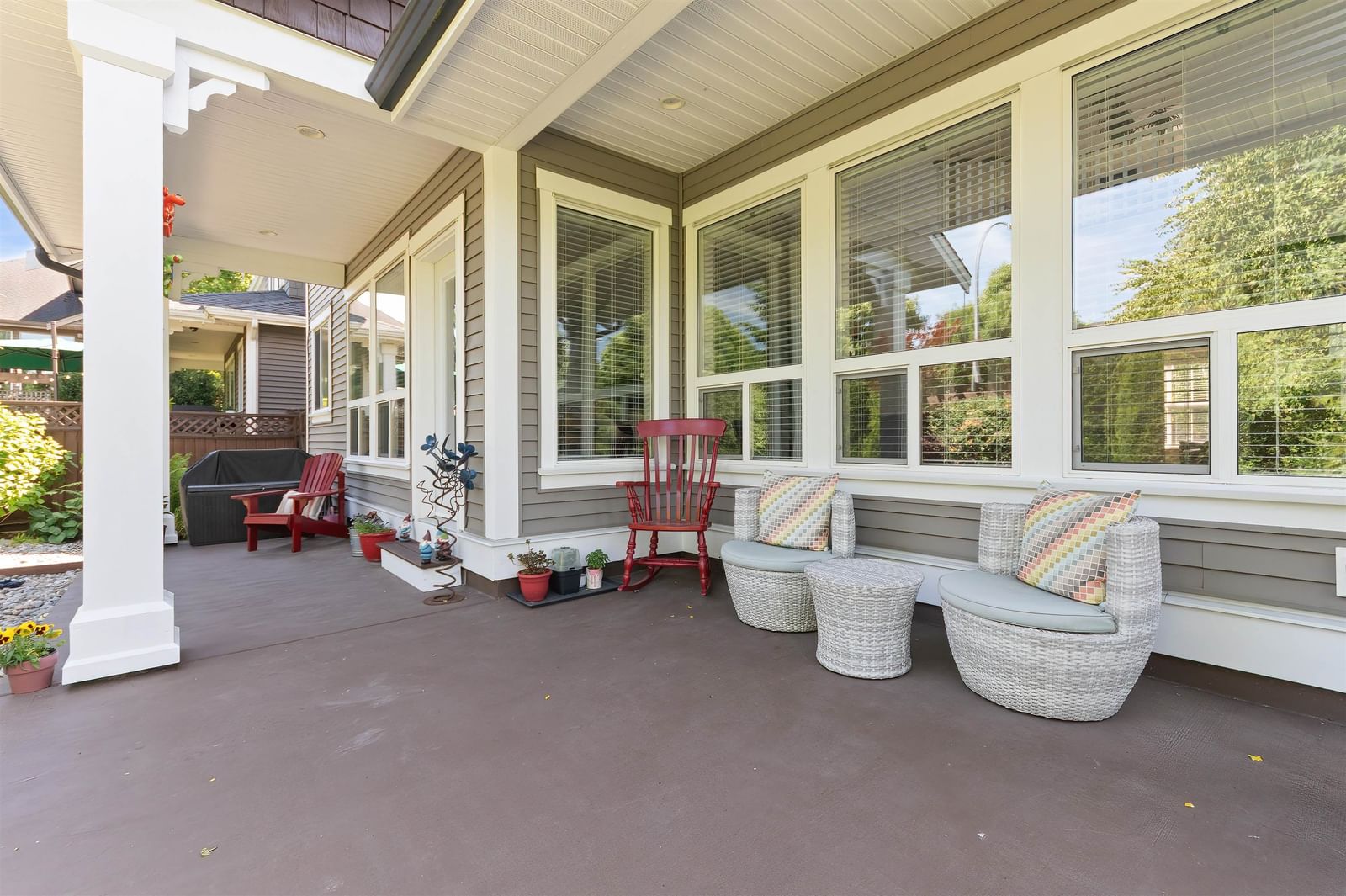 Listing Image 4